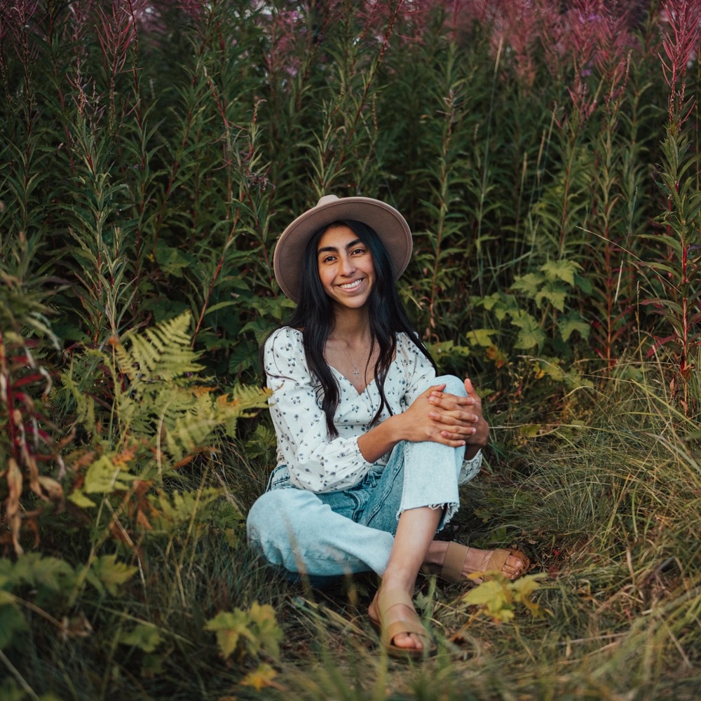 Itzel - Picture 2 of 2